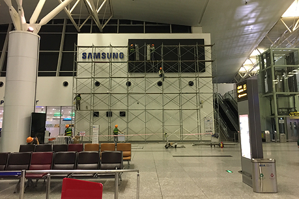 Tháo dỡ màn led